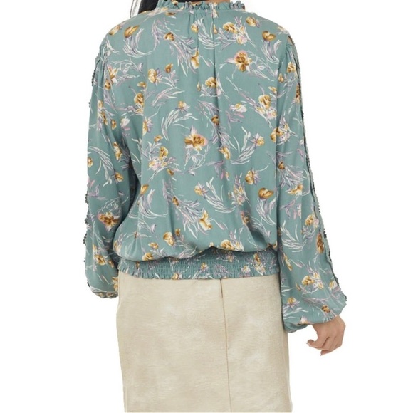 Easel Teal Floral Blouse with Crochet Sleeves - Picture 3 of 8